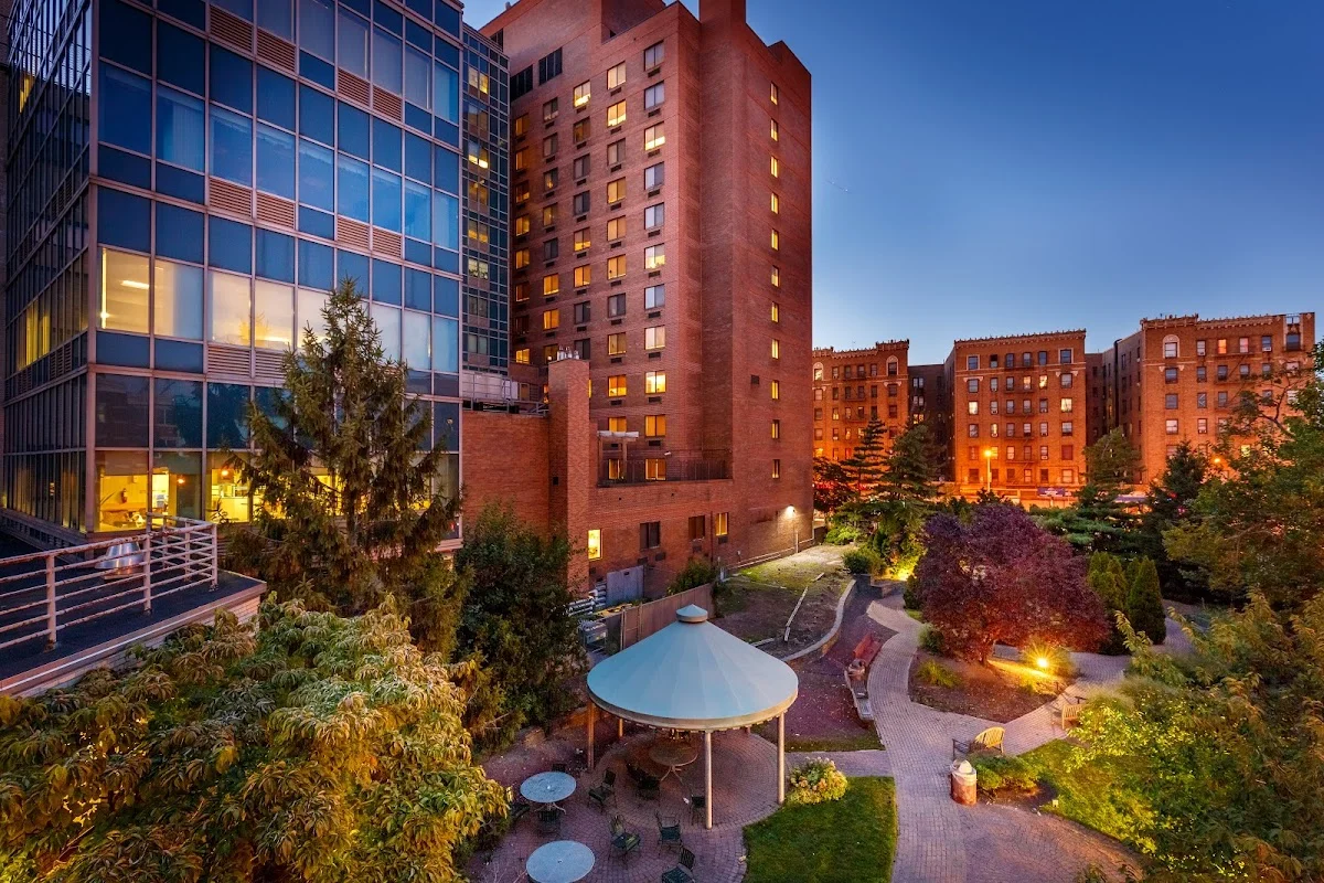 The Plaza Rehab and Nursing Center - Photo 3