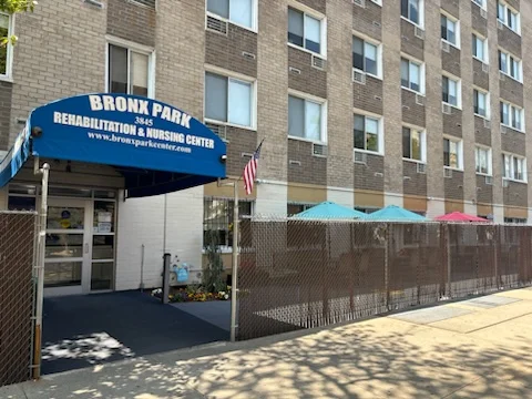 Bronx Park Rehabilitation & Nursing Center - Photo 4