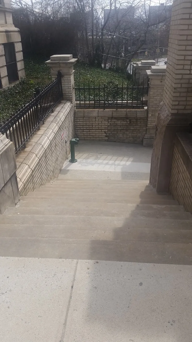 Highbridge-Woodycrest Center