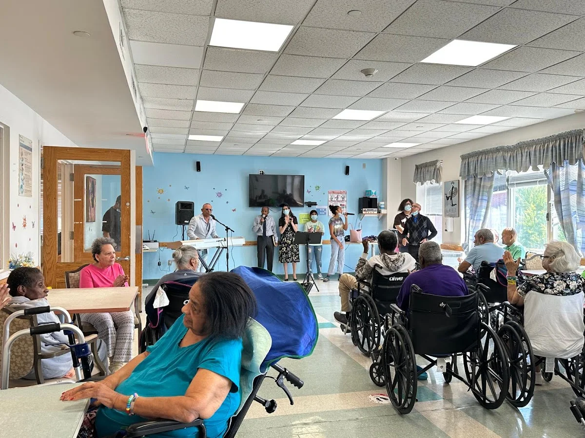Bronx Gardens Center for Nursing and Rehabilitation - Photo 4
